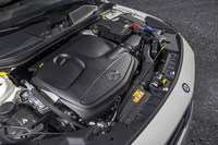 「GLA250」の2リッター直4ターボエンジン。1200rpmの低回転域から35.7kgmの最大トルクを発生する。
    