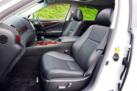 バージョンSのブラック／レザー