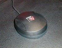 アンテナは直径で約5cmほどのコンパクトなもの。