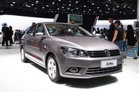 「フォルクスワーゲン・ジェッタ」
    