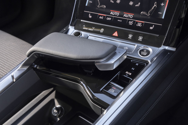 アウディA4 A5 Q7 シフトノブドライブセレクター新品