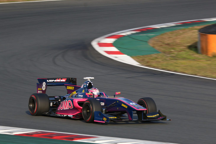 スーパーフォーミュラの「UOMO SUNOCO SF14」8号車。大嶋和也選手のマシンである。