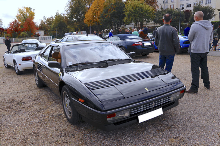 「フェラーリ・モンディアル」。全長は約4.5m。1980年代のこうしたコンパクトな跳ね馬が、今となっては懐かしい。