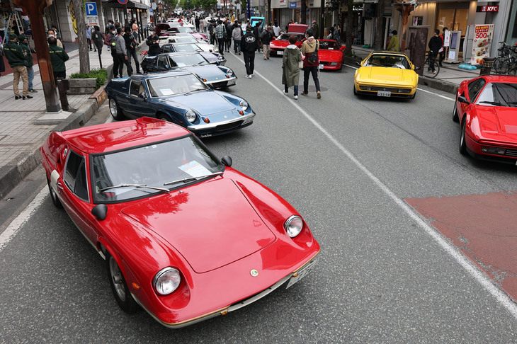 同じところを「ロータス・ヨーロッパ」側から見た光景。後方が善光寺方面となる。