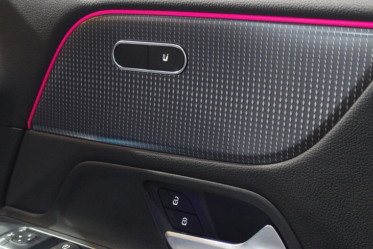 メルセデス・ベンツEQB350 4MATIC（ドアインナーパネル）