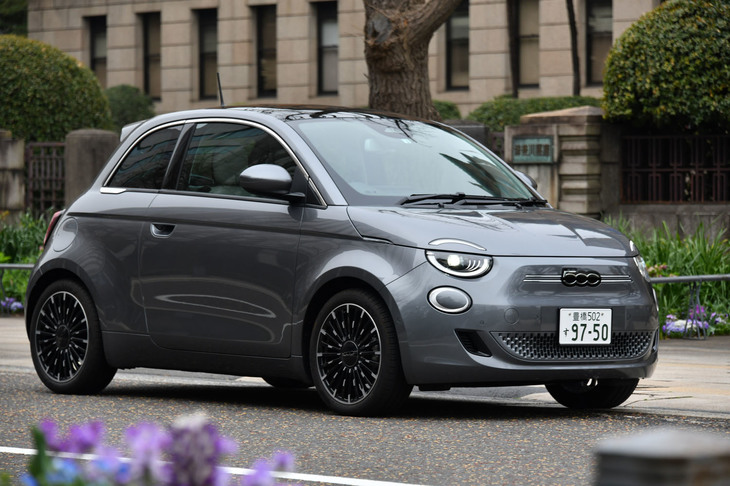 フィアット500eアイコン