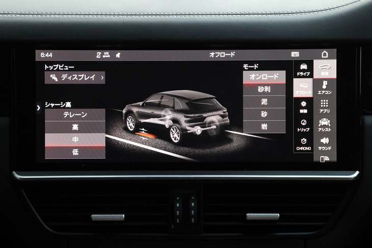 試乗車にはオプションの3チャンバー式アダプティブエアサスペンションが装備されており、走行モードなどによる車高の調整が可能となっていた。