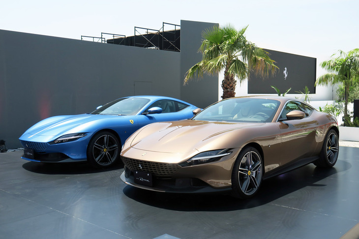 会場にて、来場者を出迎えていた「フェラーリ・ローマ」。