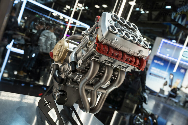 同じくイタリアのMVアグスタは、突如「5シリンダーエンジンコンセプト」を発表。前3気筒／後ろ2気筒のスクエア型で、U字型クランクシャフトを採用している。排気量は850～1150ccを想定していて、スーパースポーツからネイキッド、ツーリングと、幅広いモデルへの搭載を計画している。