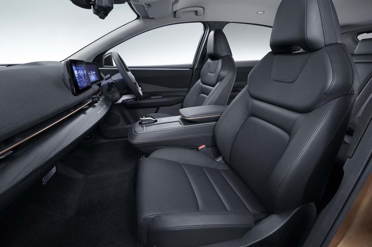 日産アリア（フロントシート）