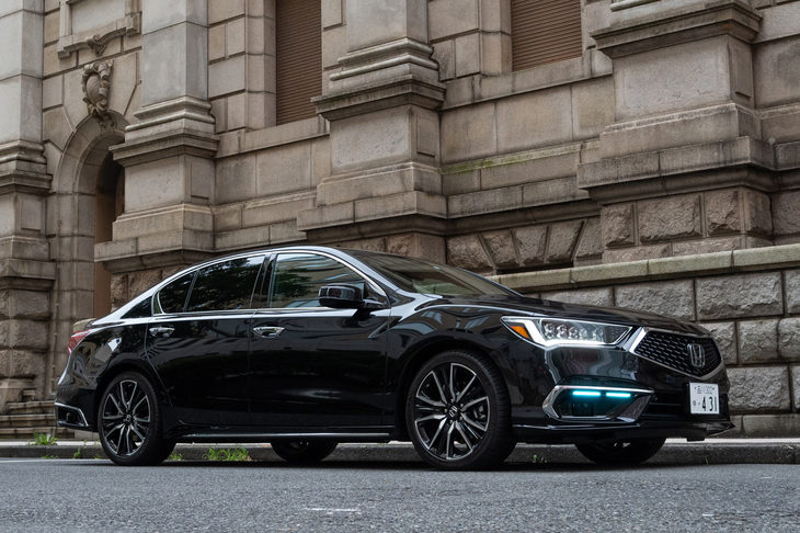 世界で初めて“レベル3”の自動運転を実現した「ホンダ・レジェンド ハイブリッドEX・Honda SENSING Elite」。価格は1100万円と、724万9000円だった標準モデルより375万1000円も高いクルマだった。（写真：向後一宏）