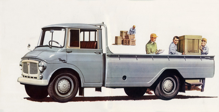 初代「トヨペット・ダイナ」。1956年に「トヨペット・ルートトラック」の名で登場、1959年にペットネームをトヨタ関係各社内で募集した結果「ダイナ」に改称した。