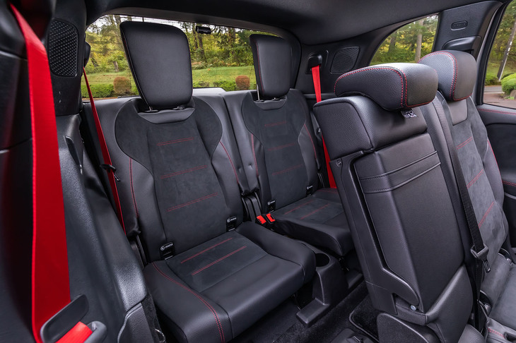 「AMG GLB35 4MATIC」の3列目シート。使用にあたっては、乗員の身長が169cmまでという制限が設けられている。