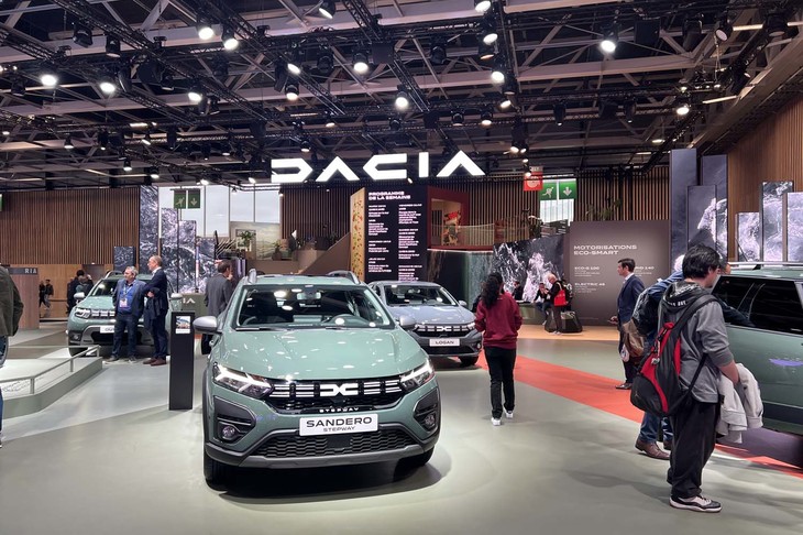 ダチアの展示エリアの様子。