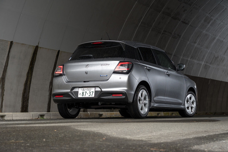峠道などで積極的に運転を楽しんでも、あまり燃費が落ち込まないのも新型「スイフト」のMT車の美点。乗って楽しく燃費も良好と、本当に広くオススメしたいクルマに仕上がっていた。