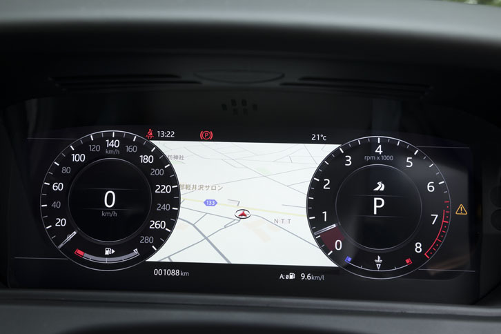 メーターパネルは、全面液晶表示となる。写真のように、カーナビのマップを映し出すこともできる。