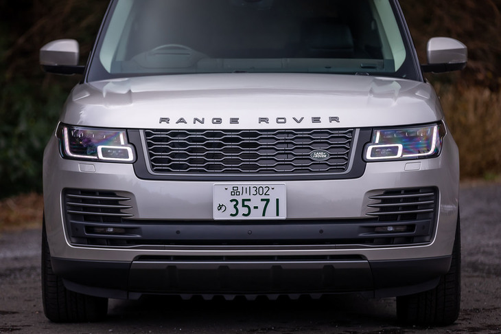 試乗車には、標準LEDライトの5倍の輝度で500m以上のクリアな視界を確保するという「シグネチャー付きピクセルレーザーLEDヘッドライト」が装備されていた。