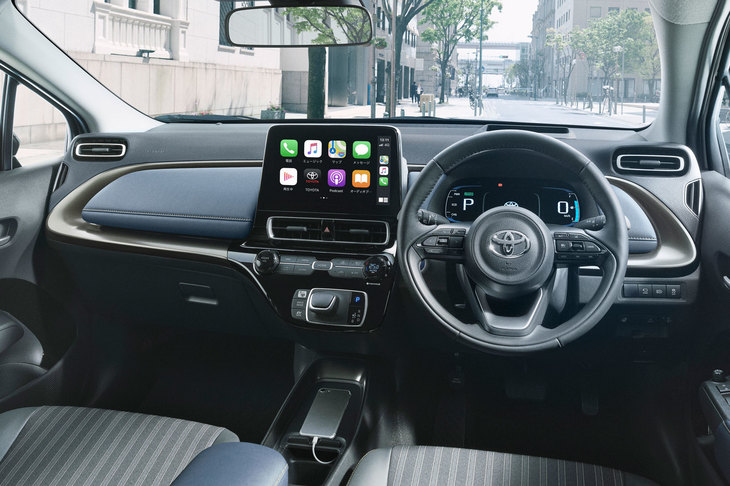 最上級グレード「Z」には、アルミホイールや10.5インチの大画面ディスプレイオーディオなどが標準装備される。