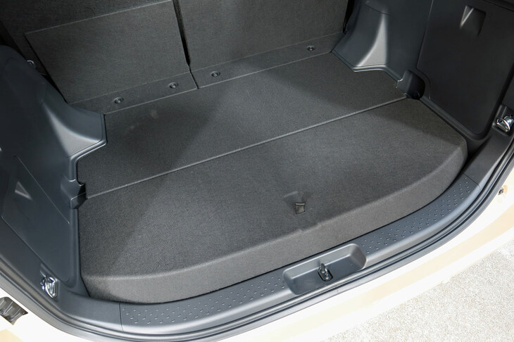 トヨタ・シエンタ ハイブリッドZ E-Four 5人乗り（ラゲッジスペース）