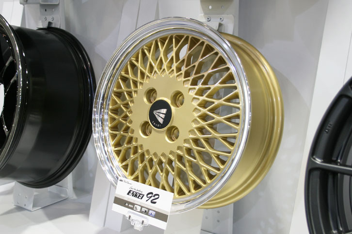 「ENKEI 92」（ゴールド）。