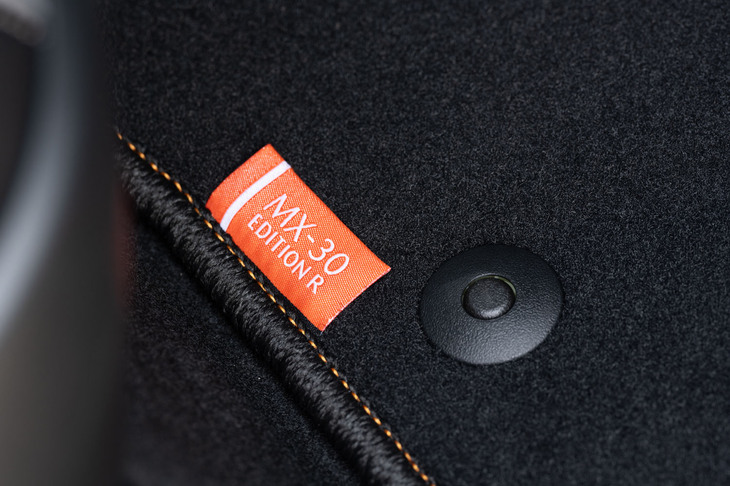 マツダMX-30ロータリーEVエディションR（フロアマット）