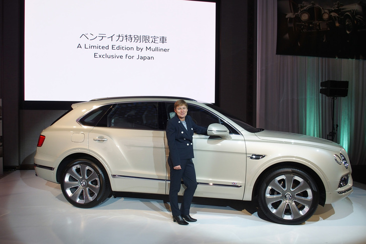 10台限定で販売される「ベンテイガA Limited Edition by Mulliner Exclusively for Japan」を紹介したトレーシー・クランプ氏。英ベントレーモーターズリミテッドのマリナー部門の責任者である。