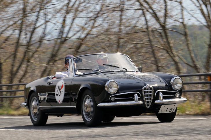 1960年「アルファ・ロメオ・ジュリエッタ スパイダー」。これもボディーはピニンファリーナ製。