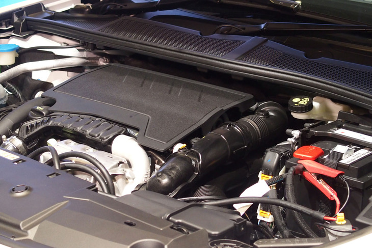 プジョー408アリュール（エンジン）