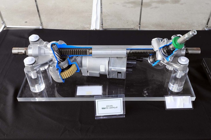 新型「WRX S4」に採用されている2ピニオン式パワーステアリングシステム。操舵に対して遅れのない、優れた回頭性に寄与する。