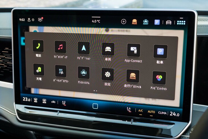インフォテインメントシステムには音声操作機能を備えた最新世代の「MIB4」を採用。「エレガンス」「Rライン」には、15インチの巨大なタッチスクリーンが装備される。