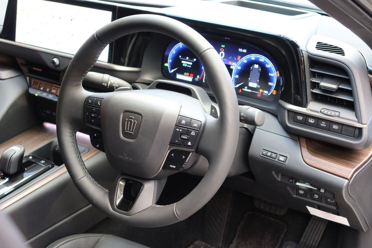 トヨタ・クラウン セダン（コックピット周辺部）