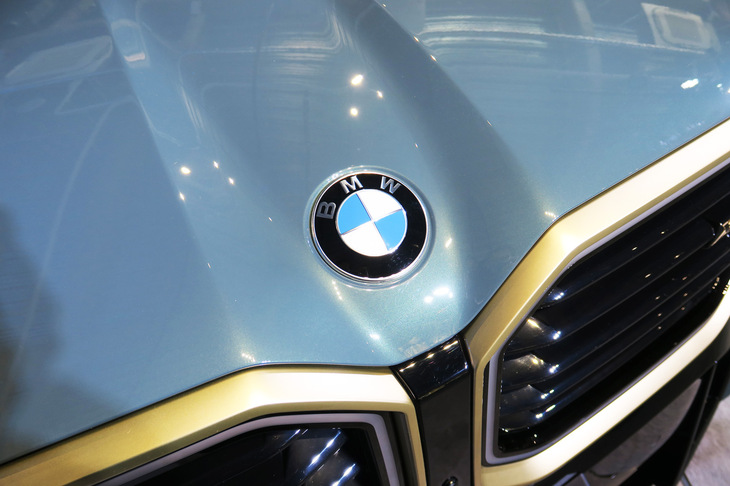 BMW XM（BMWエンブレム）