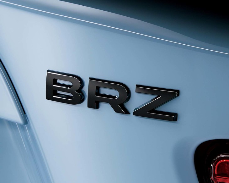 「BRZ」の車名は、ボクサーエンジン（B）とリアドライブ（R）、そして究極を示すZに由来する。新型もその名を継ぐ以上、水平対向エンジンで後輪を駆動しつつ、より高次元な走りを味わわせてくれることだろう。