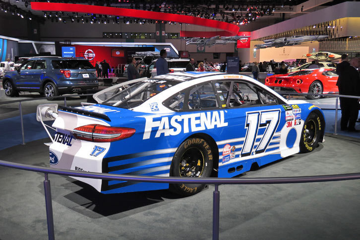 「フォード・フュージョン」を模したNASCARの競技車両。