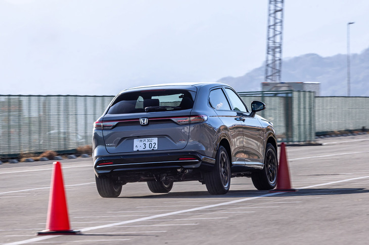 ホンダアクセスでは、“ホイールはサスペンションの一部である”として、ホイールをしならせるという独自のコンセプトで「MS-050」を開発。ホイールのしなりがタイヤの接地面圧を高め、タイヤのパフォーマンスをすべて引き出すという。