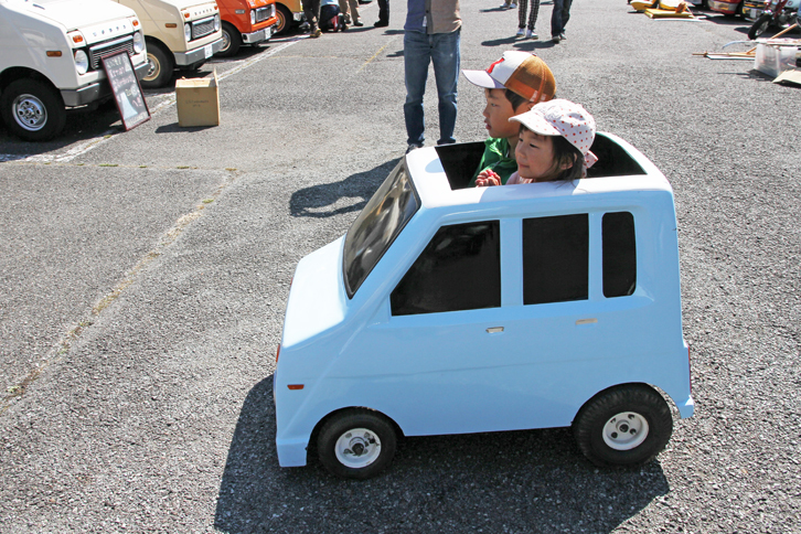 前出のEV版「ホンダ・ライフステップバン」で会場内をドライブ。