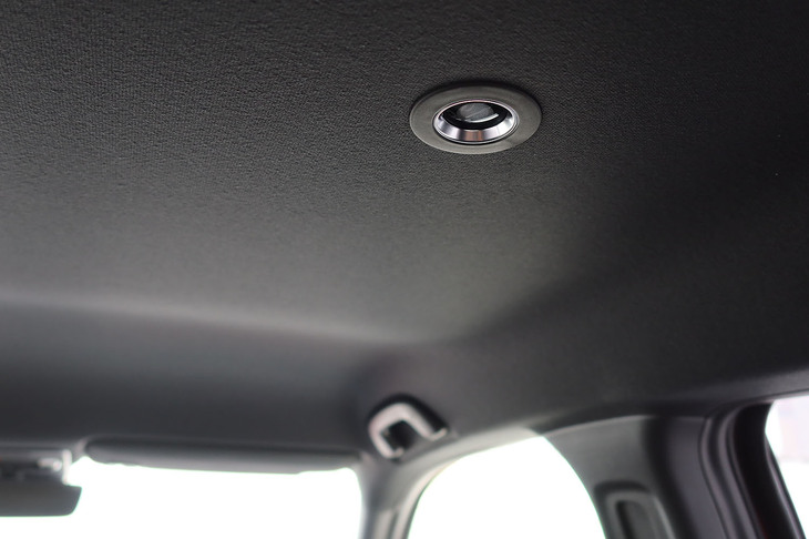 ホンダ・ヴェゼルe：HEV RS（ルーフライニング）