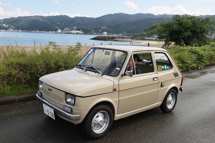 1973年「フィアット126」。「ヌオーバ500」の後継モデルとして1972年にデビューした、フィアットの末弟となるリアエンジンの小型車。ACJ会員車両を対象とするベストルッキングアワードで審査員特別賞を受賞した。