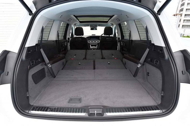 2列目／3列目シートを倒した状態。最大2400リッターもの収納スペースを作り出せる。