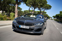 「M850i xDriveカブリオレ」が0-100km/h加速に要する時間は3.9秒。クーペではさらに0.2秒短縮される。