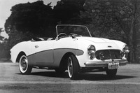 「ダットサン210」系のシャシーを基に開発された2代目「ダットサン・スポーツ」（S211）。同車の改良版であるSPL212型で初めて「フェアレディ（当時の表記はフェアレデー）」の名が採用された。