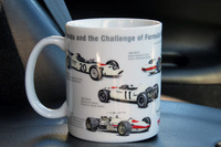 今回大活躍したホンダのマグカップ。私の記憶が確かなら、2011年に開催された最後のインディ・ジャパン取材時に購入したもの……だと思う。ちなみに文中の「ボブさん」とはボブ・ルッツのこと。「バイパー」の開発を主導した、当時のエラい人である。