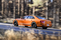 足まわりには伸び側と縮み側を個別に制御可能なツインバルブ式のダンパーを装備（もちろんエアスプリングとの組み合わせ）。「スポーツ」モード時の制御は先代モデルと変わらないが、「コンフォート」モード時の乗り心地が大幅に改善したという。