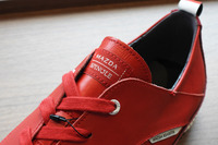 マツダとスピングルが「ロードスター」をモチーフにしたコラボスニーカー「SP-MX5」を発表の画像