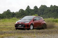 「GRMNヤリス」の“ラリーパッケージ”は、全日本ラリー選手権での経験から開発されたパーツで武装したグレード。今回はダートでその走りをチェックした。