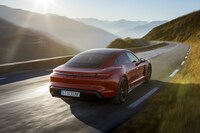 「ポルシェ・タイカン」の新グレード「GTS」登場の画像