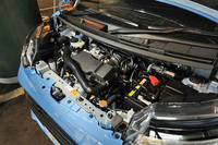 自然吸気の1リッター直3エンジンは、最高出力69ps／最大トルク9.4kgmを発生する。