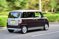 安全装備では、衝突回避支援システム「スマートアシストII」を採用。