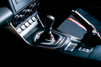 ドライブモードを切り替えることのできない「アプライドA型」および「B型」「C型」のMT車で「SUBARU Sport Drive e-Tune」を行うと、アクセルに対するエンジンが常にD型のSPORTモードと同じ状態になる。