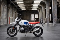クラシカルデザインを強みとする商品の提案は、モーターサイクルの世界でもしばしば見られる。写真は「BMW R nineTアーバンG/S」（2016年）。1980年代に活躍した「BMW R80G/S」をイメージしたデザインが与えられている。
